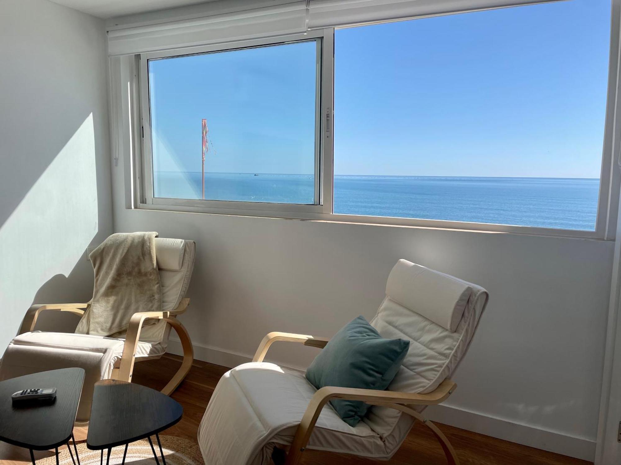 Apartamento Calma Carihuela Beach - 10 Metros De La Playa Torremolinos Buitenkant foto