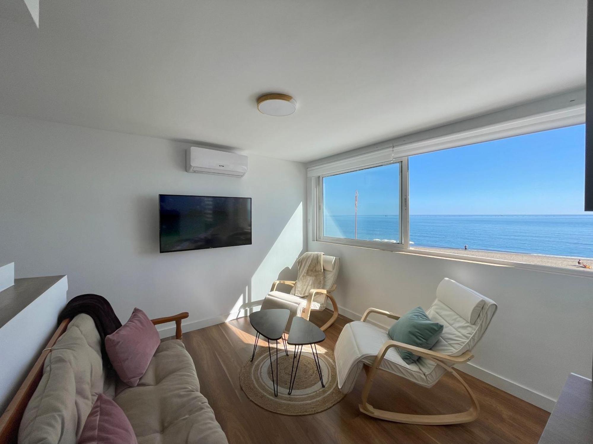 Apartamento Calma Carihuela Beach - 10 Metros De La Playa Torremolinos Buitenkant foto