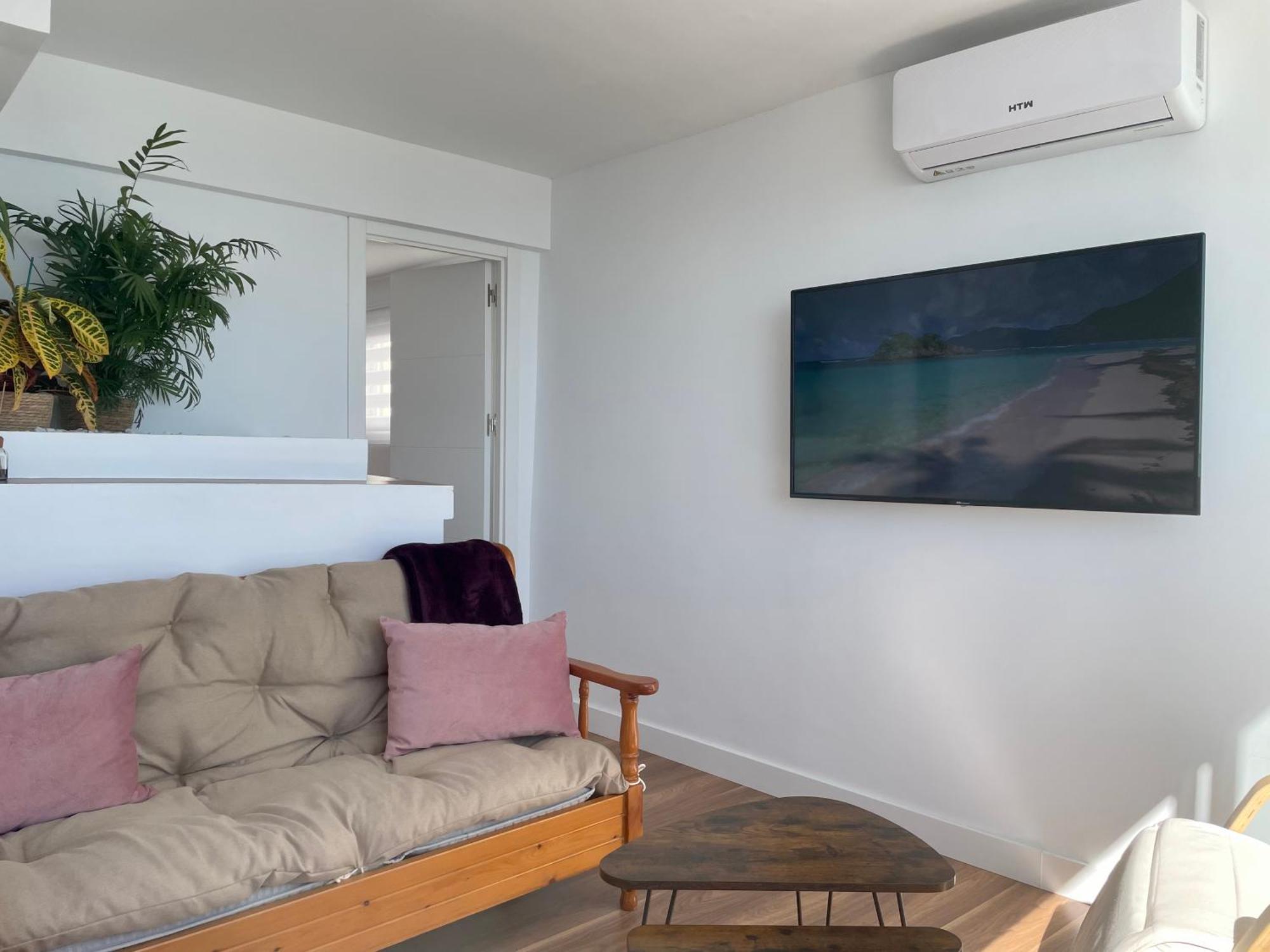 Apartamento Calma Carihuela Beach - 10 Metros De La Playa Torremolinos Buitenkant foto