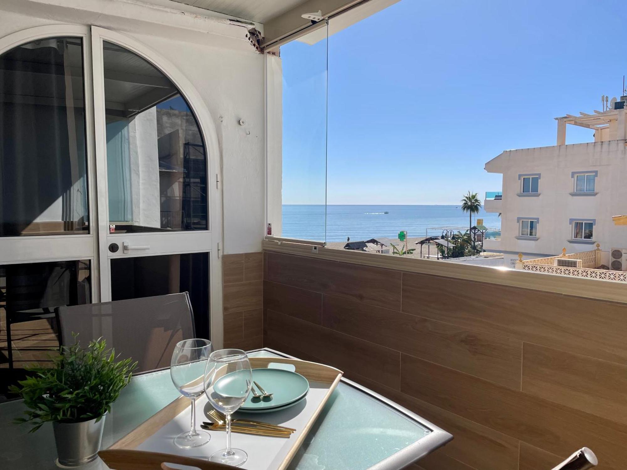 Apartamento Calma Carihuela Beach - 10 Metros De La Playa Torremolinos Buitenkant foto