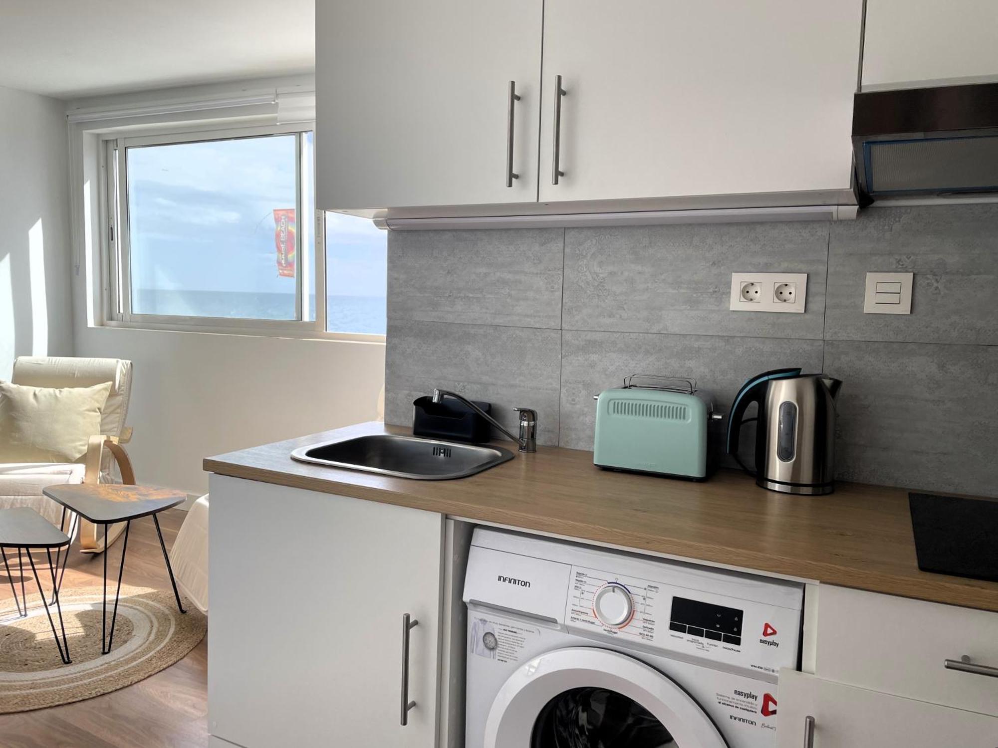 Apartamento Calma Carihuela Beach - 10 Metros De La Playa Torremolinos Buitenkant foto