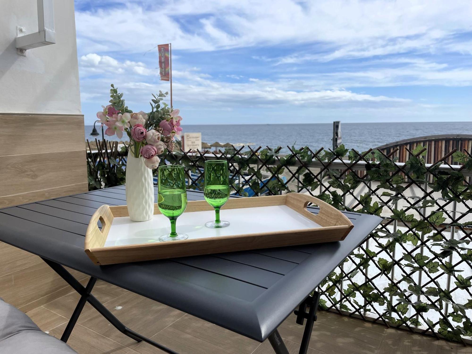 Apartamento Calma Carihuela Beach - 10 Metros De La Playa Torremolinos Buitenkant foto